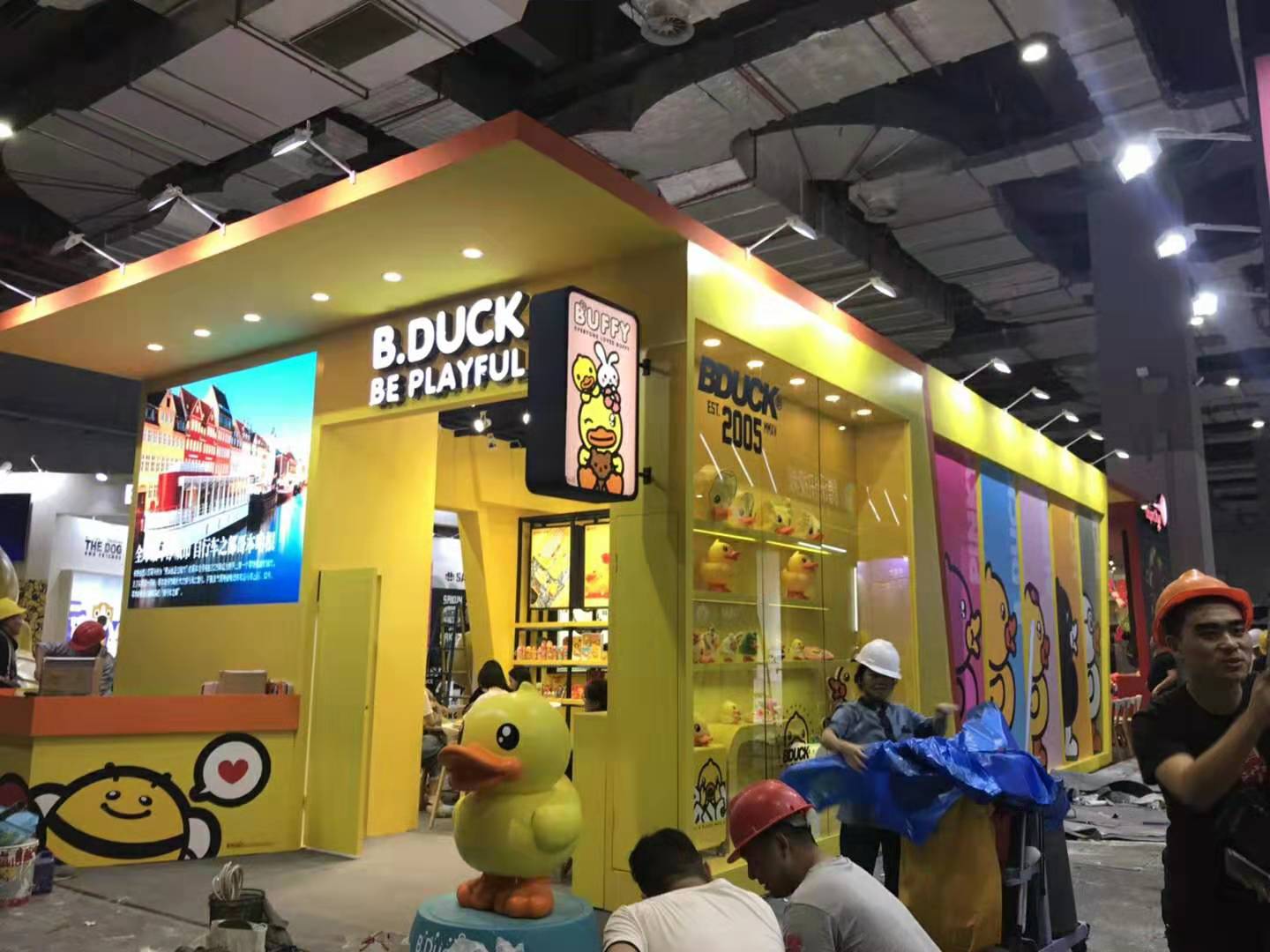 小黄鸭孕婴展展台搭建